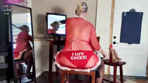 Snapshot of bwoodsbabe chatting on 17, 12, 2025 Bee and John online show from 17, 12, 2025