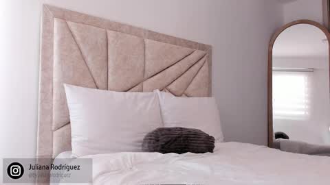 Snapshot of by_juliana chatting on 18, 9, 2025    online show from 18, 9, 2025