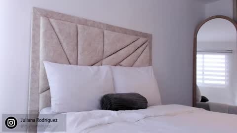 Snapshot of by_juliana chatting on 19, 9, 2025    online show from 19, 9, 2025