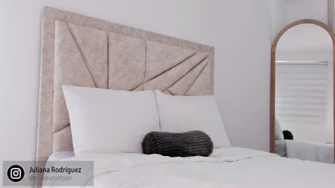 Snapshot of by_juliana chatting on 20, 10, 2025    online show from 20, 10, 2025