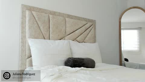 Snapshot of by_juliana chatting on 26, 10, 2025    online show from 26, 10, 2025