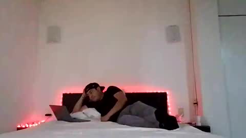 Snapshot of cachondo69h chatting on 7, 3, 2025 cachondo69h online show from 7, 3, 2025