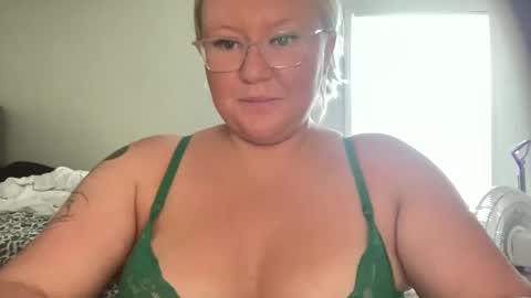 Snapshot of cait08 chatting on 11, 9, 2025 cait08 online show from 11, 9, 2025