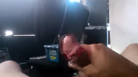 Snapshot of calisguitar chatting on 9, 10, 2025 Calisguitar online show from 9, 10, 2025