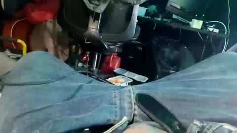 Snapshot of calisguitar chatting on 30, 11, 2025 Calisguitar online show from 30, 11, 2025