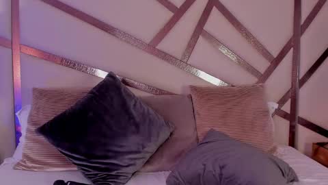 Anna Banana online show from 5, 2, 2025