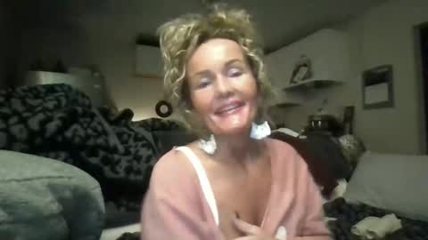 Snapshot of callmebabyt chatting on 24, 10, 2025 callmebabyt online show from 24, 10, 2025