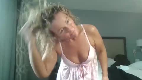 Snapshot of callmebabyt chatting on 15, 11, 2025 callmebabyt online show from 15, 11, 2025