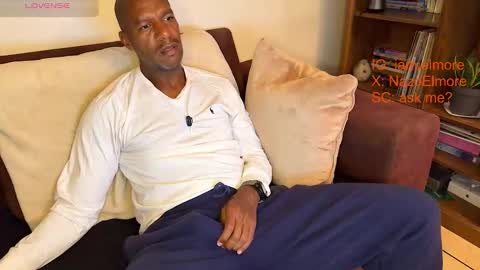 My name is Robert  Dont be shysay hi I love to chat. For requests or dirty talk please use tips  online show from 21, 3, 2026