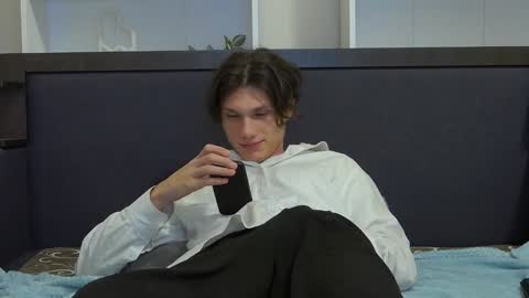 Snapshot of calvin_cay chatting on 6, 1, 2025 Calvin online show from 6, 1, 2025