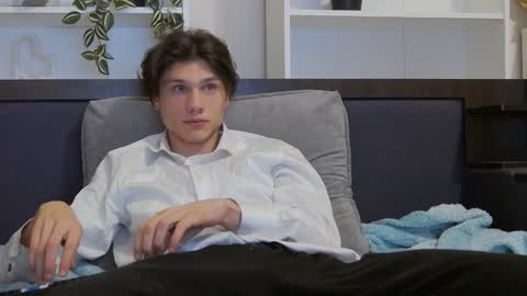 Snapshot of calvin_cay chatting on 11, 1, 2025 Calvin online show from 11, 1, 2025