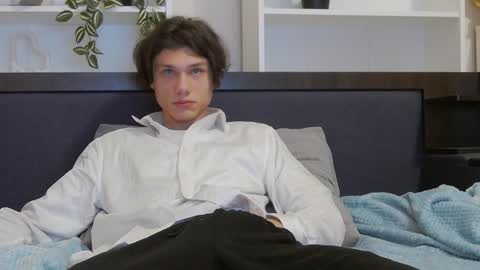 Snapshot of calvin_cay chatting on 12, 1, 2025 Calvin online show from 12, 1, 2025