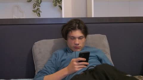 Snapshot of calvin_cay chatting on 12, 1, 2025 Calvin online show from 12, 1, 2025