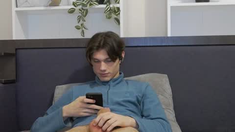 Snapshot of calvin_cay chatting on 28, 1, 2025 Calvin online show from 28, 1, 2025