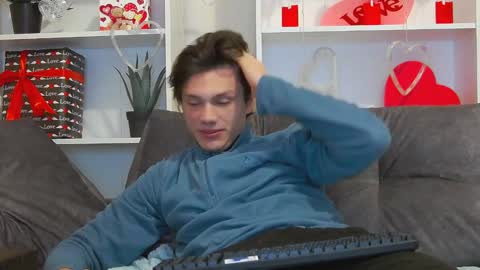 Snapshot of calvin_cay chatting on 8, 2, 2025 Calvin online show from 8, 2, 2025