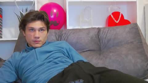 Snapshot of calvin_cay chatting on 14, 2, 2025 Calvin online show from 14, 2, 2025