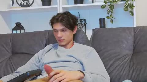 Snapshot of calvin_cay chatting on 5, 3, 2025 Calvin online show from 5, 3, 2025