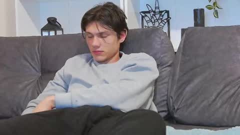 Snapshot of calvin_cay chatting on 6, 3, 2025 Calvin online show from 6, 3, 2025