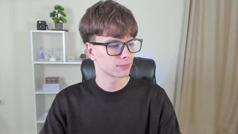 Snapshot of calvin_loves_you chatting on 3, 12, 2024 Hey I am Calvin  online show from 3, 12, 2024