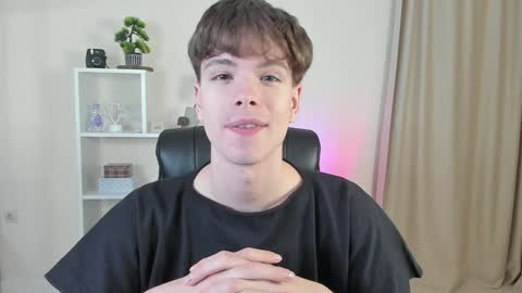 Snapshot of calvin_loves_you chatting on 4, 12, 2024 Hey I am Calvin  online show from 4, 12, 2024