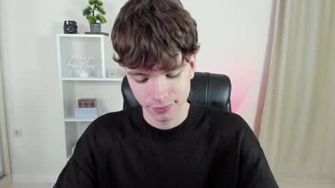 Snapshot of calvin_loves_you chatting on 7, 12, 2024 Hey I am Calvin  online show from 7, 12, 2024