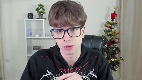Snapshot of calvin_loves_you chatting on 8, 12, 2024 Hey I am Calvin  online show from 8, 12, 2024