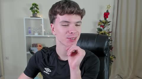 Snapshot of calvin_loves_you chatting on 17, 12, 2024 Hey I am Calvin  online show from 17, 12, 2024