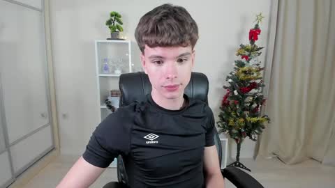Snapshot of calvin_loves_you chatting on 17, 12, 2024 Hey I am Calvin  online show from 17, 12, 2024