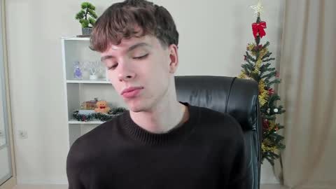 Snapshot of calvin_loves_you chatting on 21, 12, 2024 Hey I am Calvin  online show from 21, 12, 2024