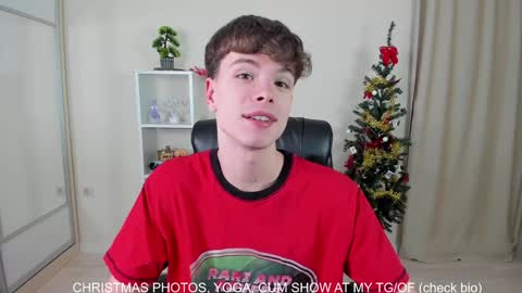 Snapshot of calvin_loves_you chatting on 25, 12, 2024 Hey I am Calvin  online show from 25, 12, 2024