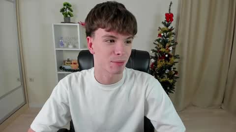 Snapshot of calvin_loves_you chatting on 27, 12, 2024 Hey I am Calvin  online show from 27, 12, 2024