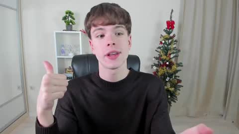 Snapshot of calvin_loves_you chatting on 29, 12, 2024 Hey I am Calvin  online show from 29, 12, 2024