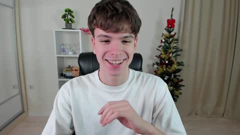 Snapshot of calvin_loves_you chatting on 3, 1, 2025 Hey I am Calvin  online show from 3, 1, 2025