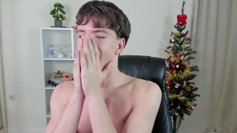 Snapshot of calvin_loves_you chatting on 3, 1, 2025 Hey I am Calvin  online show from 3, 1, 2025