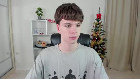 Snapshot of calvin_loves_you chatting on 4, 1, 2025 Hey I am Calvin  online show from 4, 1, 2025