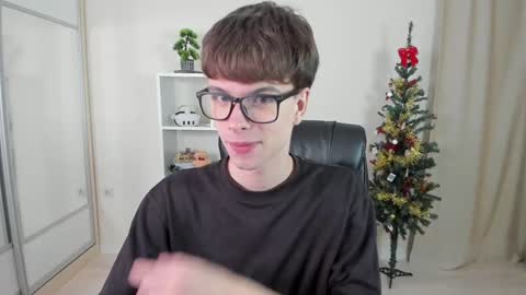 Snapshot of calvin_loves_you chatting on 7, 1, 2025 Hey I am Calvin  online show from 7, 1, 2025