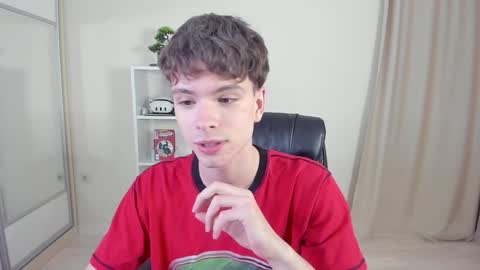 Snapshot of calvin_loves_you chatting on 1, 2, 2025 Hey I am Calvin  online show from 1, 2, 2025