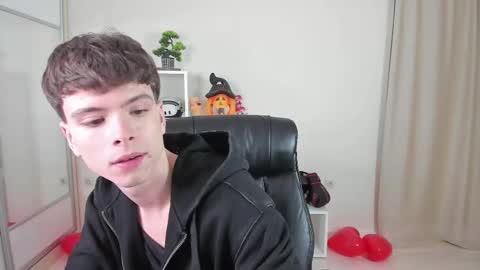 Snapshot of calvin_loves_you chatting on 16, 2, 2025 Hey I am Calvin  online show from 16, 2, 2025