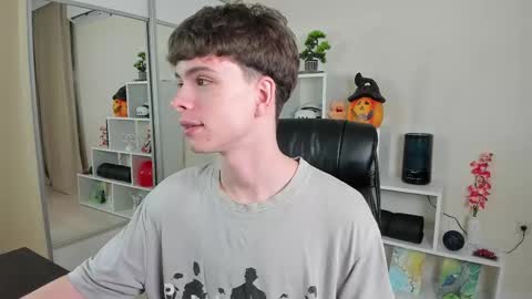 Snapshot of calvin_loves_you chatting on 23, 2, 2025 Hey I am Calvin  online show from 23, 2, 2025