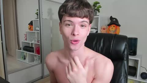 Snapshot of calvin_loves_you chatting on 23, 2, 2025 Hey I am Calvin  online show from 23, 2, 2025