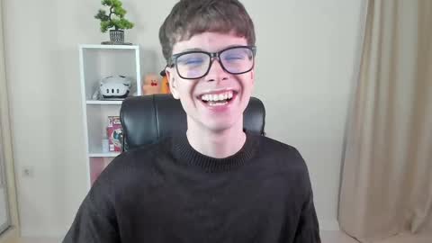 Snapshot of calvin_loves_you chatting on 5, 3, 2025 Hey I am Calvin  online show from 5, 3, 2025