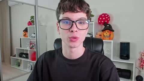 Snapshot of calvin_loves_you chatting on 11, 3, 2025 Hey I am Calvin  online show from 11, 3, 2025
