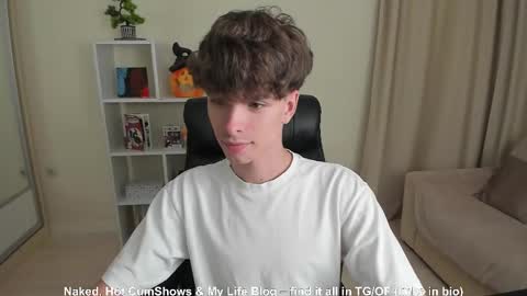Snapshot of calvin_loves_you chatting on 12, 9, 2025 Hey I am Calvin  online show from 12, 9, 2025