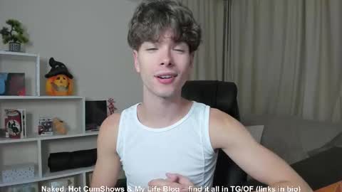 Snapshot of calvin_loves_you chatting on 13, 9, 2025 Hey I am Calvin  online show from 13, 9, 2025