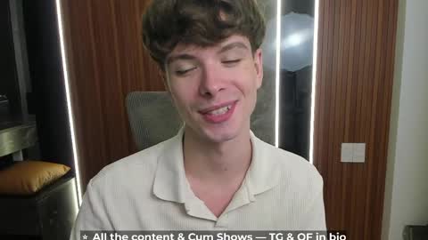 Snapshot of calvin_loves_you chatting on 17, 4, 2026 Hey I am Calvin online show from 17, 4, 2026