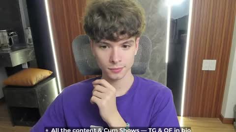 Snapshot of calvin_loves_you chatting on 19, 4, 2026 Hey I am Calvin online show from 19, 4, 2026