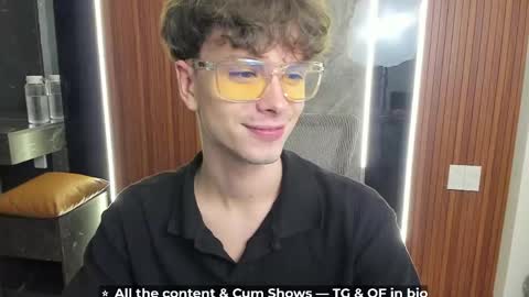Snapshot of calvin_loves_you chatting on 26, 4, 2026 Hey I am Calvin online show from 26, 4, 2026