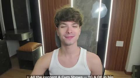Snapshot of calvin_loves_you chatting on 28, 4, 2026 Hey I am Calvin online show from 28, 4, 2026