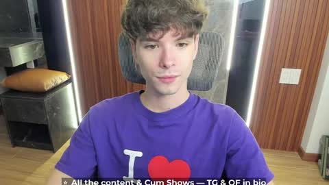 Snapshot of calvin_loves_you chatting on 1, 5, 2026 Hey I am Calvin online show from 1, 5, 2026