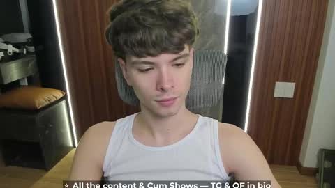 Snapshot of calvin_loves_you chatting on 9, 5, 2026 Hey I am Calvin online show from 9, 5, 2026